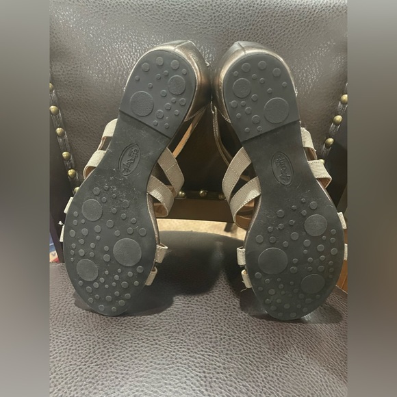 Brand New Eurosoft Pewter/Silver Colored Wedge Sandal. Size 9.5M. - Picture 6 of 6